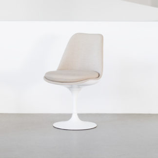 Tulip ChairTulip Chair stoel - draaibaar, zitschaal & basis wit, volledig bekleed.