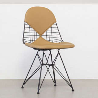 Wire Chair DKR-2Wire Chair DKR-2 Frame basic dark, bekleding in leder Premium kleur ocre, inclusief viltglijders