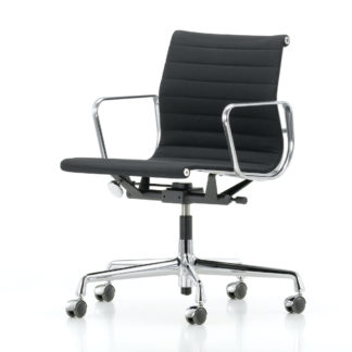 Aluminium Chair EA 117EA 117, stof hopsak, kleur rero onderstel chroomLEVERTIJD: 4 tot 6 weken