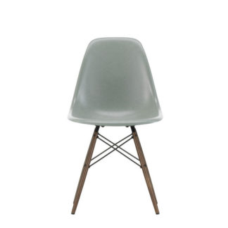 Eames Fiberglass Side (DSW)Eames Fiberglass Side Chair , esdoorn donker, eames sea foam greenLEVERTIJD: 8 weken